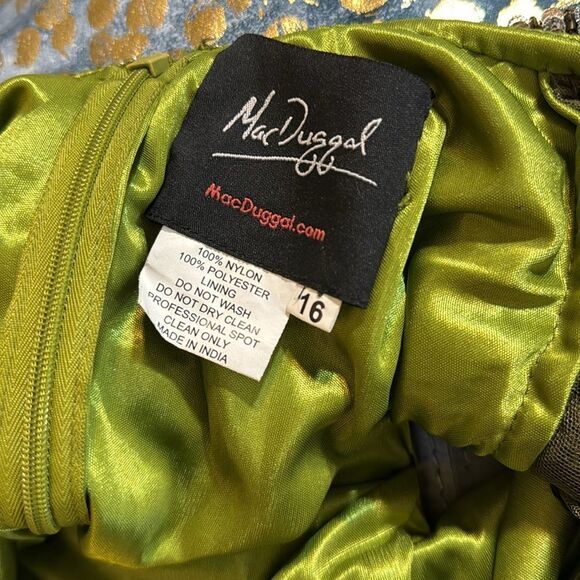 Mac Duggal Sequined High Round Neckline Stunning Dress embellished size 16 - Picture 13 of 14